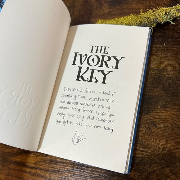 Illumicrate Exclusive The Ivory Key by Akshaya Raman - Picture 6 of 6